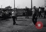 Standbild Stahl Arbeitnehmer Streik Warren Ohio USA, 1937, aus Sekunde 12 historischem Filmmaterial Videoclip 65675033975