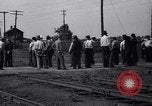 Standbild Stahl Arbeitnehmer Streik Warren Ohio USA, 1937, aus Sekunde 15 historischem Filmmaterial Videoclip 65675033975
