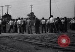 Standbild Stahl Arbeitnehmer Streik Warren Ohio USA, 1937, aus Sekunde 16 historischem Filmmaterial Videoclip 65675033975