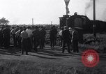 Standbild Stahl Arbeitnehmer Streik Warren Ohio USA, 1937, aus Sekunde 26 historischem Filmmaterial Videoclip 65675033975