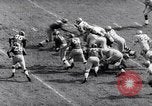 Immagine di Partita di calcio Pittsburgh Pennsylvania USA, 1961, secondo 16 filmato di repertorio 65675034000