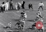 Immagine di Partita di calcio Pittsburgh Pennsylvania USA, 1961, secondo 19 filmato di repertorio 65675034000