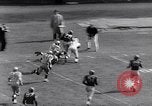 Immagine di Partita di calcio Pittsburgh Pennsylvania USA, 1961, secondo 21 filmato di repertorio 65675034000