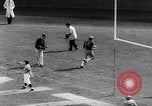 Immagine di Partita di calcio Pittsburgh Pennsylvania USA, 1961, secondo 32 filmato di repertorio 65675034000