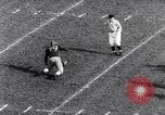 Immagine di Partita di calcio Pittsburgh Pennsylvania USA, 1961, secondo 42 filmato di repertorio 65675034000