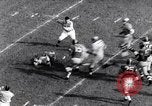 Immagine di Partita di calcio Pittsburgh Pennsylvania USA, 1961, secondo 43 filmato di repertorio 65675034000