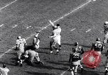 Immagine di Partita di calcio Pittsburgh Pennsylvania USA, 1961, secondo 44 filmato di repertorio 65675034000