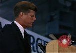 Immagine di Il presidente John F Kennedy in per il giro della Papamobile Tampa Florida  USA, 1963, secondo 11 filmato di repertorio 65675034016
