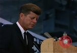 Immagine di Il presidente John F Kennedy in per il giro della Papamobile Tampa Florida  USA, 1963, secondo 14 filmato di repertorio 65675034016