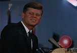 Immagine di Il presidente John F Kennedy in per il giro della Papamobile Tampa Florida  USA, 1963, secondo 24 filmato di repertorio 65675034016
