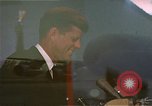 Immagine di Il presidente John F Kennedy in per il giro della Papamobile Tampa Florida  USA, 1963, secondo 27 filmato di repertorio 65675034016