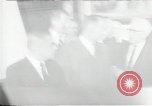 Immagine di John F Kennedy segni trattato di interdizione completa degli esperimenti nucleari Washington DC White House USA, 1963, secondo 1 filmato di repertorio 65675034022