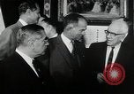 Immagine di John F Kennedy segni trattato di interdizione completa degli esperimenti nucleari Washington DC White House USA, 1963, secondo 4 filmato di repertorio 65675034022