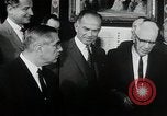 Immagine di John F Kennedy segni trattato di interdizione completa degli esperimenti nucleari Washington DC White House USA, 1963, secondo 6 filmato di repertorio 65675034022