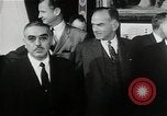Immagine di John F Kennedy segni trattato di interdizione completa degli esperimenti nucleari Washington DC White House USA, 1963, secondo 8 filmato di repertorio 65675034022