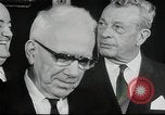 Immagine di John F Kennedy segni trattato di interdizione completa degli esperimenti nucleari Washington DC White House USA, 1963, secondo 35 filmato di repertorio 65675034022