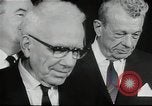 Immagine di John F Kennedy segni trattato di interdizione completa degli esperimenti nucleari Washington DC White House USA, 1963, secondo 36 filmato di repertorio 65675034022