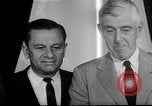 Immagine di John F Kennedy segni trattato di interdizione completa degli esperimenti nucleari Washington DC White House USA, 1963, secondo 44 filmato di repertorio 65675034022