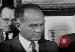Immagine di John F Kennedy segni trattato di interdizione completa degli esperimenti nucleari Washington DC White House USA, 1963, secondo 54 filmato di repertorio 65675034022
