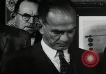 Immagine di John F Kennedy segni trattato di interdizione completa degli esperimenti nucleari Washington DC White House USA, 1963, secondo 56 filmato di repertorio 65675034022