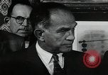 Immagine di John F Kennedy segni trattato di interdizione completa degli esperimenti nucleari Washington DC White House USA, 1963, secondo 60 filmato di repertorio 65675034022