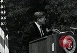 Immagine di John F Kennedy American University indirizzo di inizio Washington DC USA, 1963, secondo 52 filmato di repertorio 65675034023
