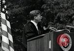 Immagine di John F Kennedy indirizzamento università americana inizio Washington DC USA, 1963, secondo 8 filmato di repertorio 65675034024