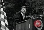 Immagine di John F Kennedy indirizzamento università americana inizio Washington DC USA, 1963, secondo 14 filmato di repertorio 65675034024