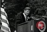 Immagine di John F Kennedy indirizzamento università americana inizio Washington DC USA, 1963, secondo 15 filmato di repertorio 65675034024
