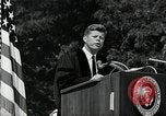 Immagine di John F Kennedy indirizzamento università americana inizio Washington DC USA, 1963, secondo 17 filmato di repertorio 65675034024