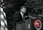 Immagine di John F Kennedy indirizzamento università americana inizio Washington DC USA, 1963, secondo 18 filmato di repertorio 65675034024