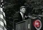 Immagine di John F Kennedy indirizzamento università americana inizio Washington DC USA, 1963, secondo 19 filmato di repertorio 65675034024