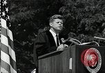 Immagine di John F Kennedy indirizzamento università americana inizio Washington DC USA, 1963, secondo 20 filmato di repertorio 65675034024