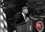 Immagine di John F Kennedy indirizzamento università americana inizio Washington DC USA, 1963, secondo 23 filmato di repertorio 65675034024