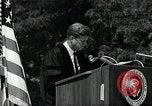 Immagine di John F Kennedy indirizzamento università americana inizio Washington DC USA, 1963, secondo 29 filmato di repertorio 65675034024