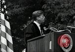 Immagine di John F Kennedy indirizzamento università americana inizio Washington DC USA, 1963, secondo 31 filmato di repertorio 65675034024