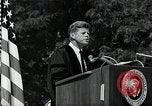 Immagine di John F Kennedy indirizzamento università americana inizio Washington DC USA, 1963, secondo 34 filmato di repertorio 65675034024