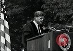 Immagine di John F Kennedy indirizzamento università americana inizio Washington DC USA, 1963, secondo 37 filmato di repertorio 65675034024