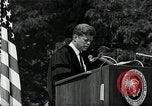 Immagine di John F Kennedy indirizzamento università americana inizio Washington DC USA, 1963, secondo 43 filmato di repertorio 65675034024