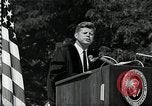 Immagine di John F Kennedy indirizzamento università americana inizio Washington DC USA, 1963, secondo 46 filmato di repertorio 65675034024
