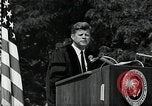 Immagine di John F Kennedy indirizzamento università americana inizio Washington DC USA, 1963, secondo 48 filmato di repertorio 65675034024