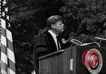 Immagine di John F Kennedy indirizzamento università americana inizio Washington DC USA, 1963, secondo 52 filmato di repertorio 65675034024