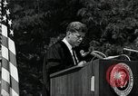 Immagine di John F Kennedy indirizzamento università americana inizio Washington DC USA, 1963, secondo 61 filmato di repertorio 65675034024