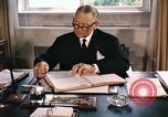 Immagine di La NATO e Dirk Stikker Parigi Francia, 1961, secondo 44 filmato di repertorio 65675034029