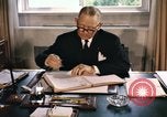 Immagine di La NATO e Dirk Stikker Parigi Francia, 1961, secondo 46 filmato di repertorio 65675034029