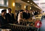 Immagine di I funzionari della NATO il pranzo e discussioni Parigi Francia, 1961, secondo 11 filmato di repertorio 65675034030