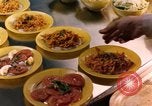 Immagine di I funzionari della NATO il pranzo e discussioni Parigi Francia, 1961, secondo 17 filmato di repertorio 65675034030
