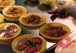 Immagine di I funzionari della NATO il pranzo e discussioni Parigi Francia, 1961, secondo 19 filmato di repertorio 65675034030