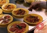 Immagine di I funzionari della NATO il pranzo e discussioni Parigi Francia, 1961, secondo 21 filmato di repertorio 65675034030