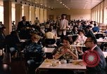 Immagine di I funzionari della NATO il pranzo e discussioni Parigi Francia, 1961, secondo 23 filmato di repertorio 65675034030